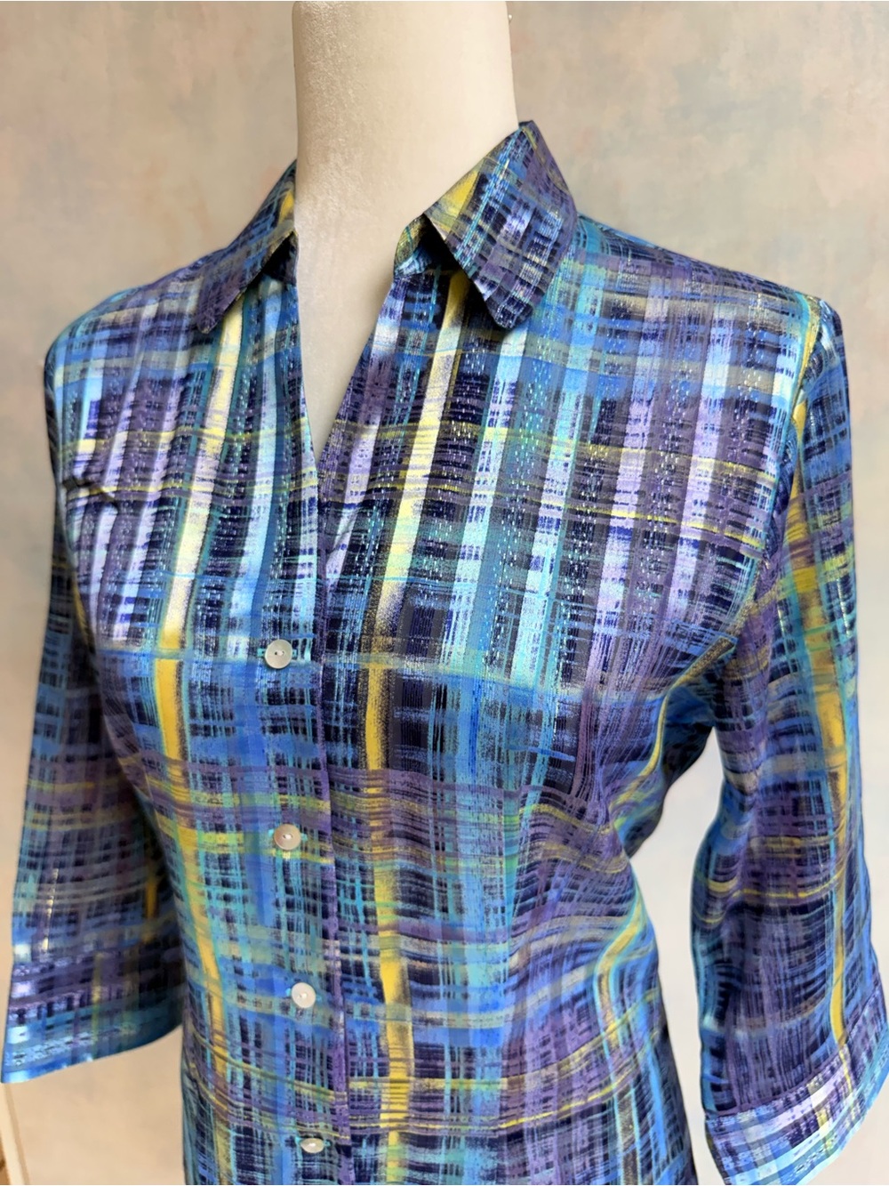 Dress Barn Beautiful Blue, Purple & Gold 3/4 Sleeve w Collar Blouse. NWT